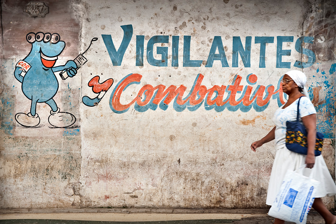 Propaganda of the CDRs (Committees for the Defense of the Revolution) in Central Habana. CDRs reports activities against the .Revolution in the cuban neighborhoods.. 