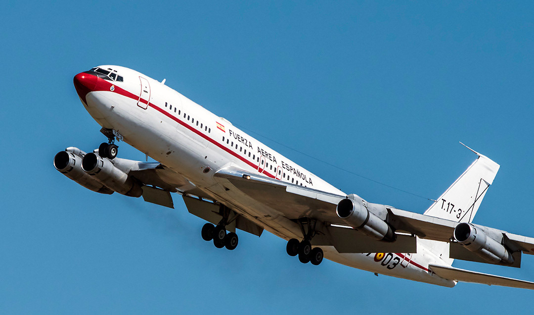 Boeing 707 of the 47th Spanish Air Force Group landing.