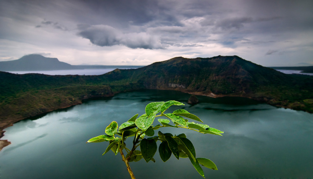 Main Taal vulcano´s crater. 