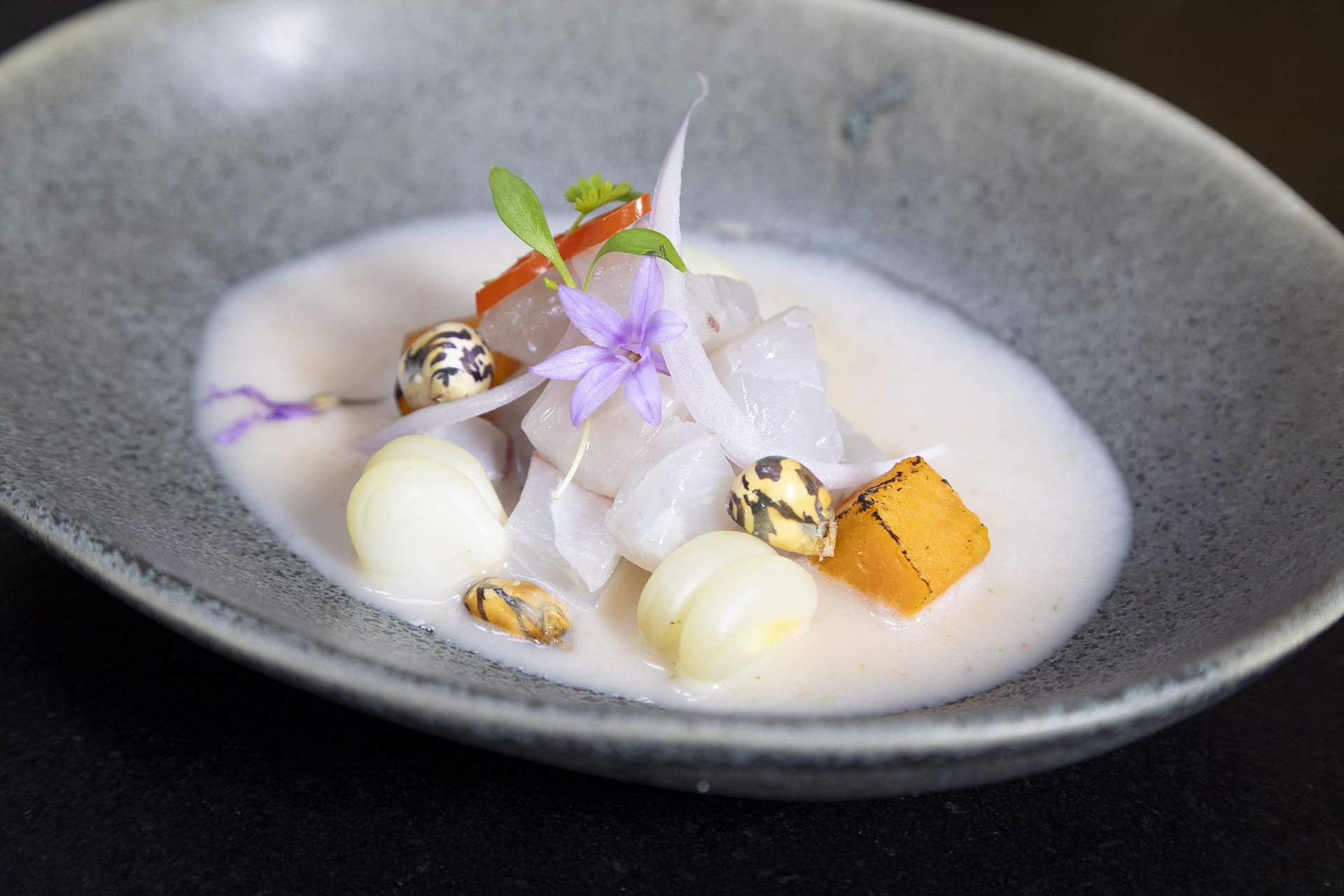 Tiradito peruano con leche de tigre