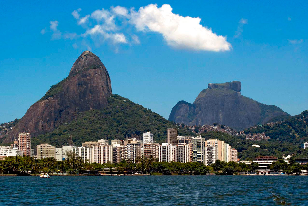 Lagoa Rodrigo de Freitas com Dois Irmãos e Pedra da Gávea
