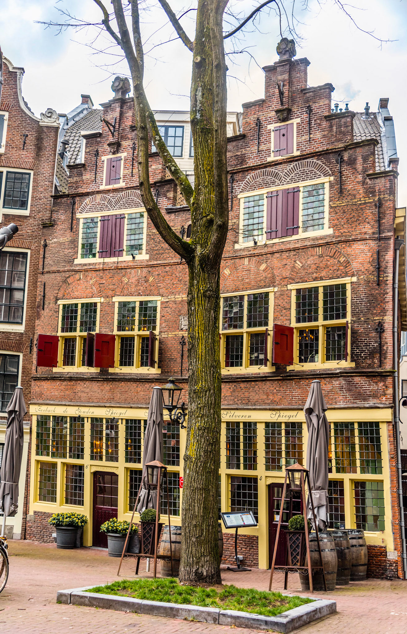 Photo by Rien Janssen (www.rienjanssen.com)