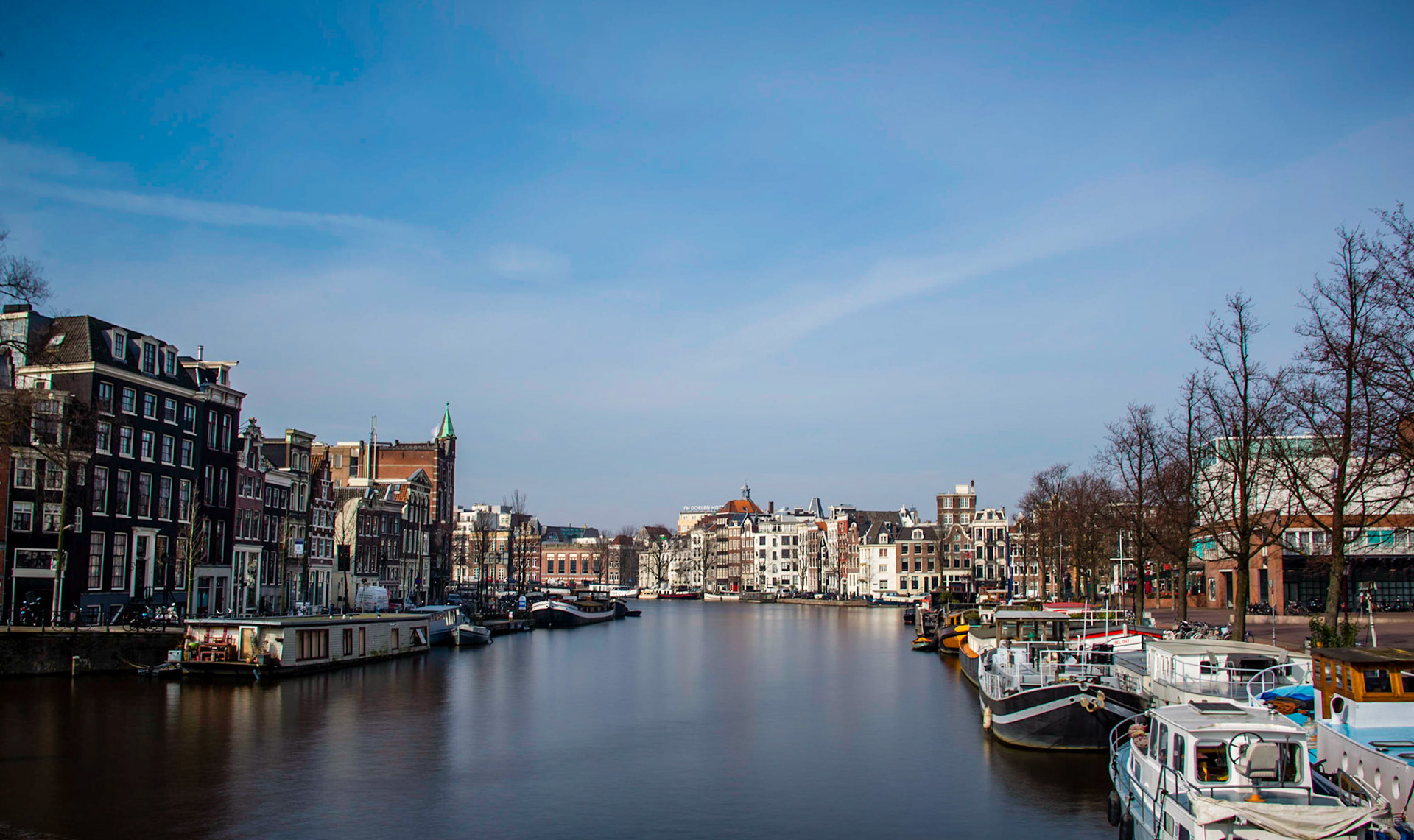 Photo by Rien Janssen (www.rienjanssen.com)