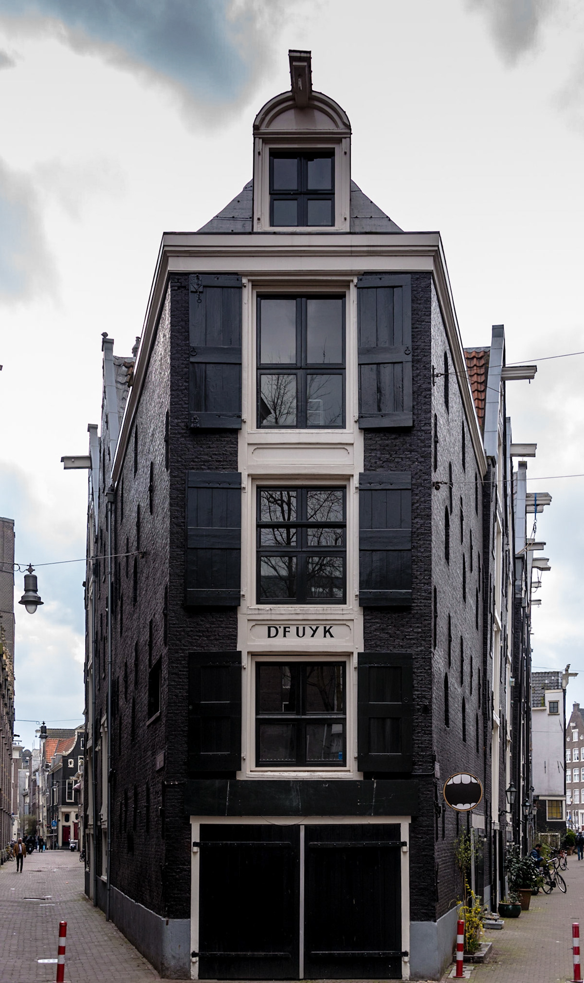 Photo by Rien Janssen (www.rienjanssen.com)