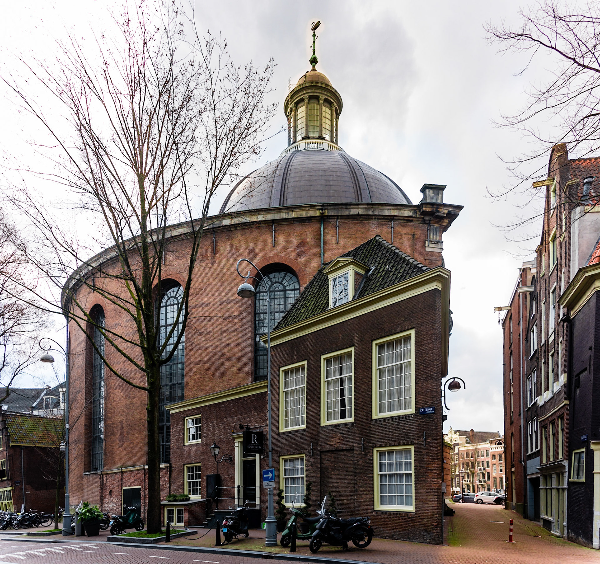 Photo by Rien Janssen (www.rienjanssen.com)