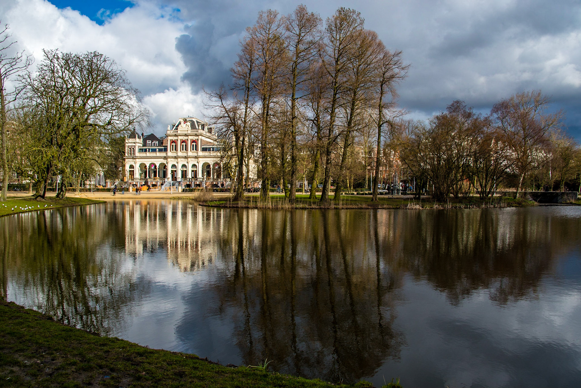Photo by Rien Janssen (www.rienjanssen.com)