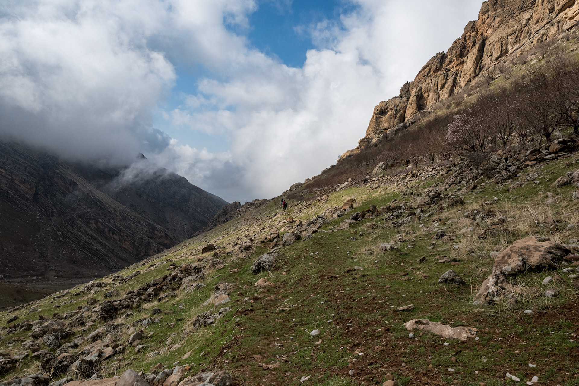 Zewe Gorge, View into Mountain Pass South of Mt. Piramagrun along Trail to Relief, facing West, Zewe, Iraqi Kurdistan. Photo: 2017. © The Trustees of Columbia University