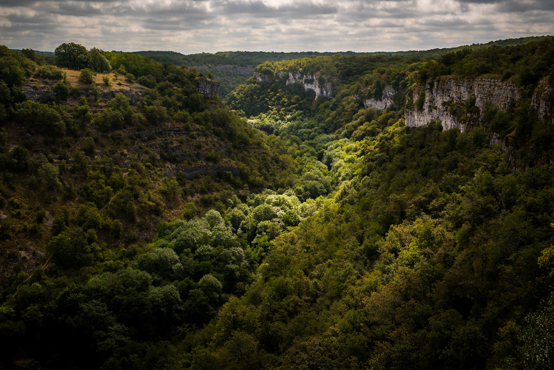Vallée de l'Alzou, Lot, France