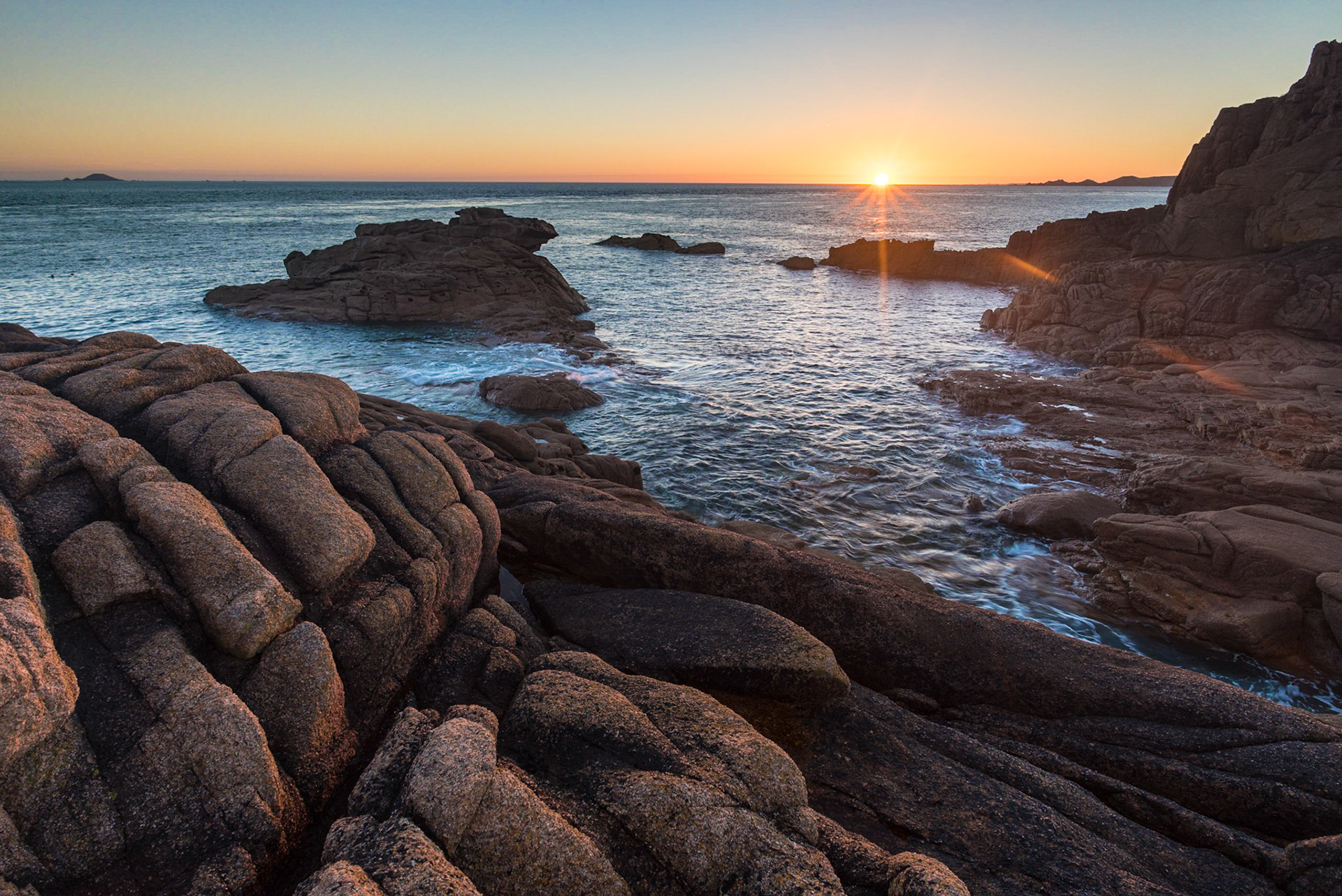 Lever de soleil à Ploumanac'h, Bretagne, France