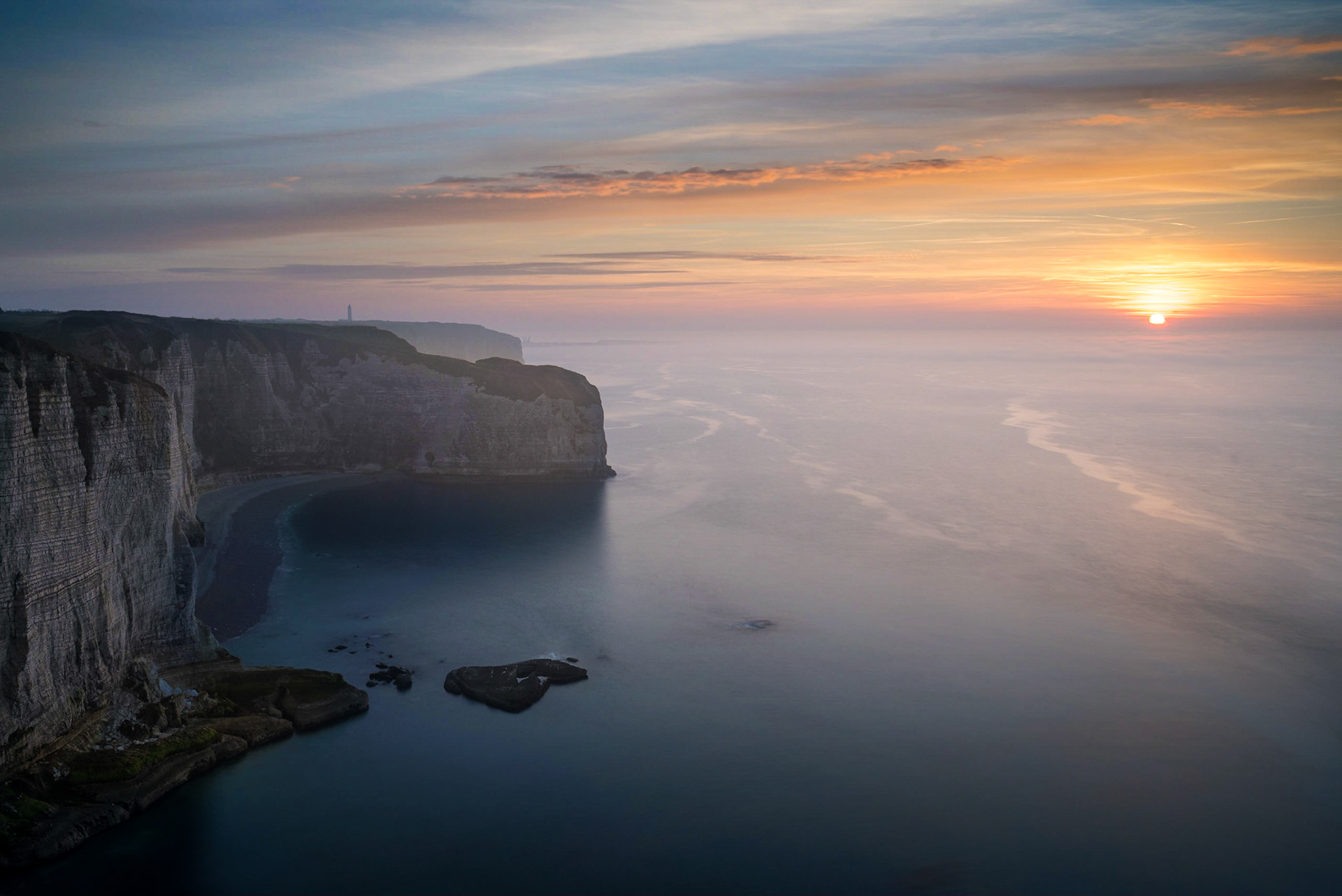 Coucher de soleil sur la Pointe de la Courtine, Étretat, France
