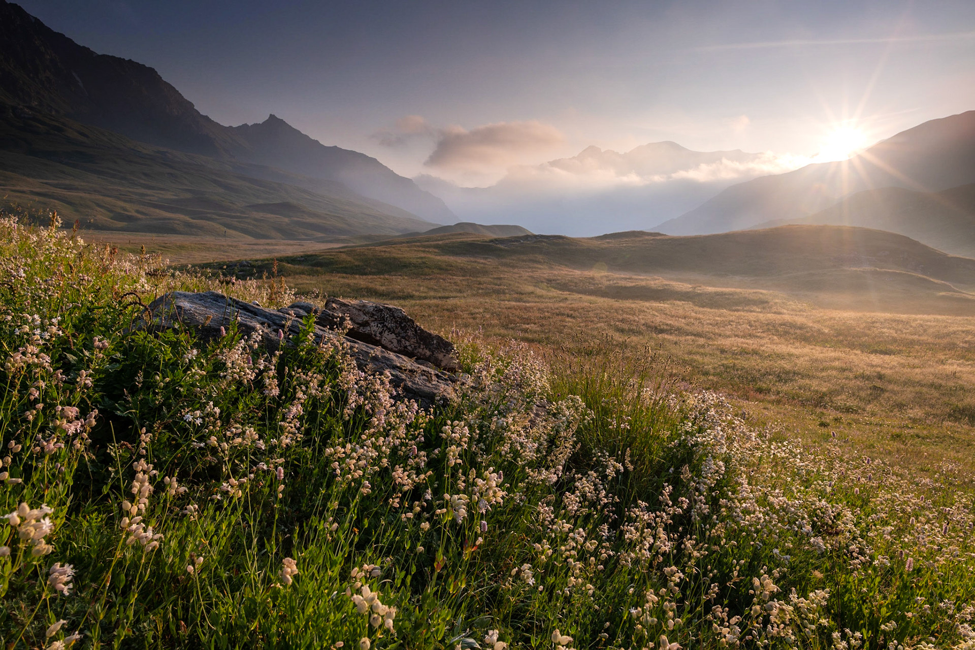 Lever de soleil sur le Petit Mont-Cenis, Haute-Maurienne Vanoise, France