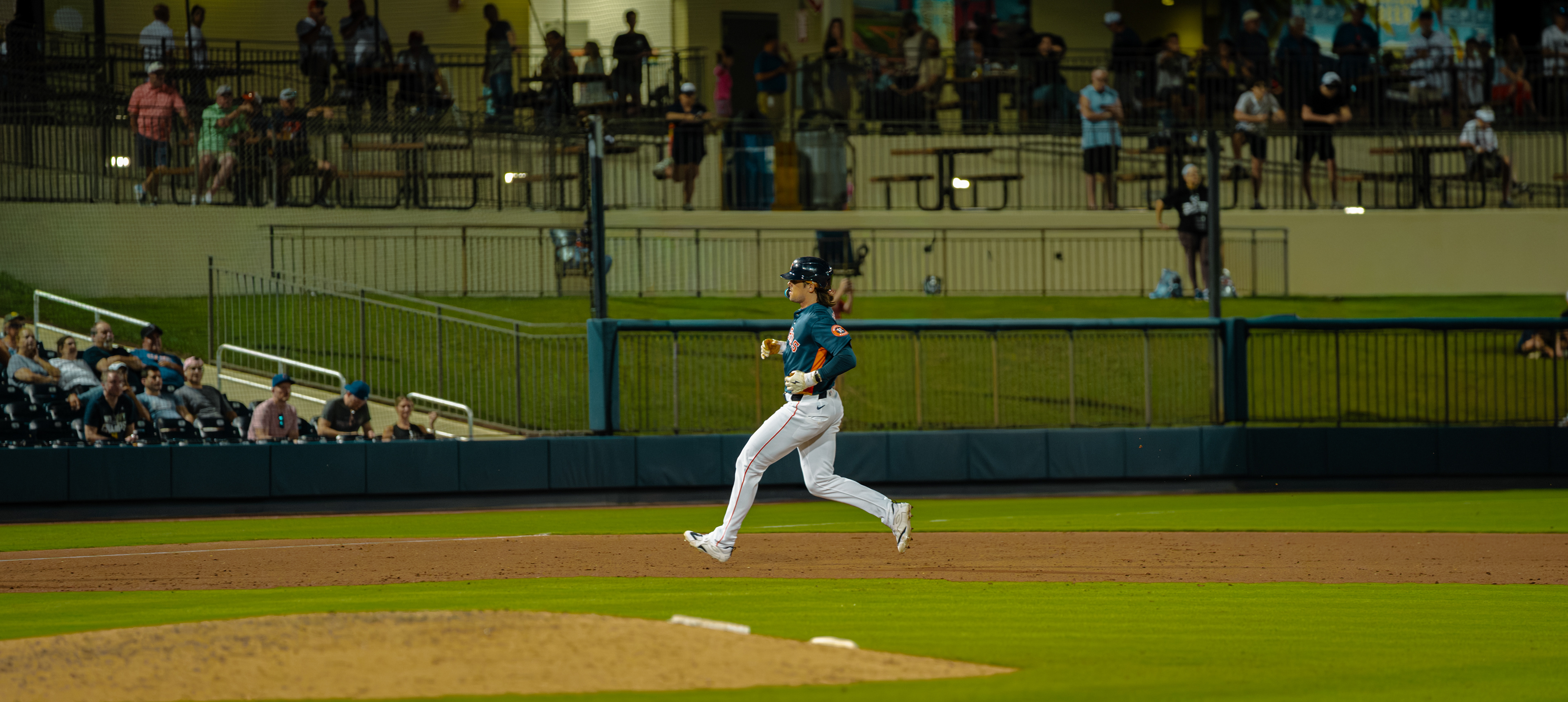 Houston Astros baserunner in full stride during a spring training game against the New York Mets at The Ballpark of the Palm Beaches, March 2026. Photo by Aday's Media Production