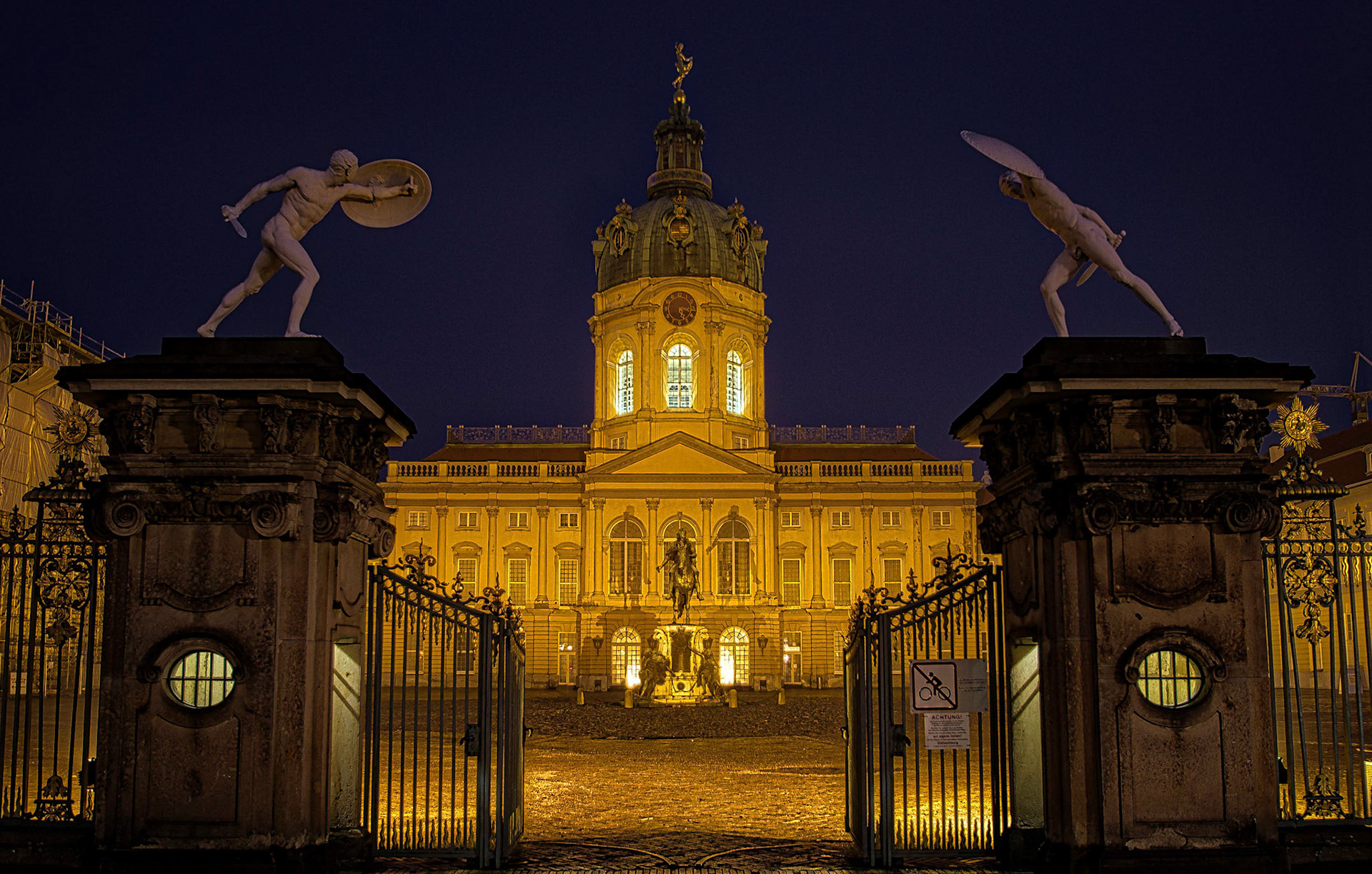 I wanted to rework this previous photo I had done to give it a more realistic touch. Hope you don't get bored!