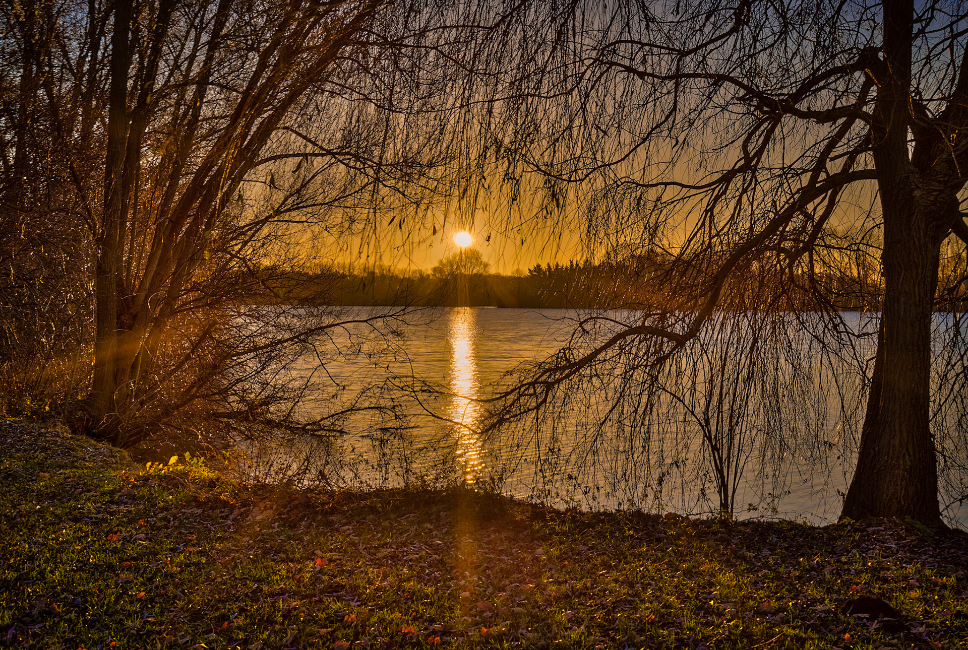 The "Dove Elbe" is a deaf side arm of the river Elbe.