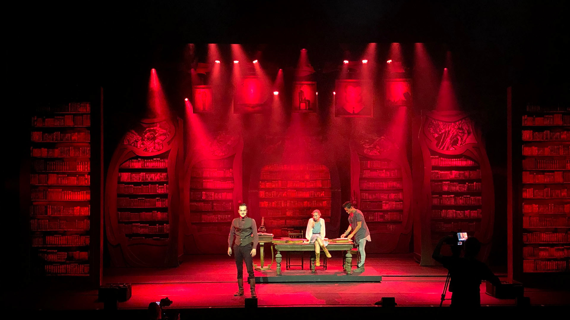 Nachtwacht Theatre show Video Design
