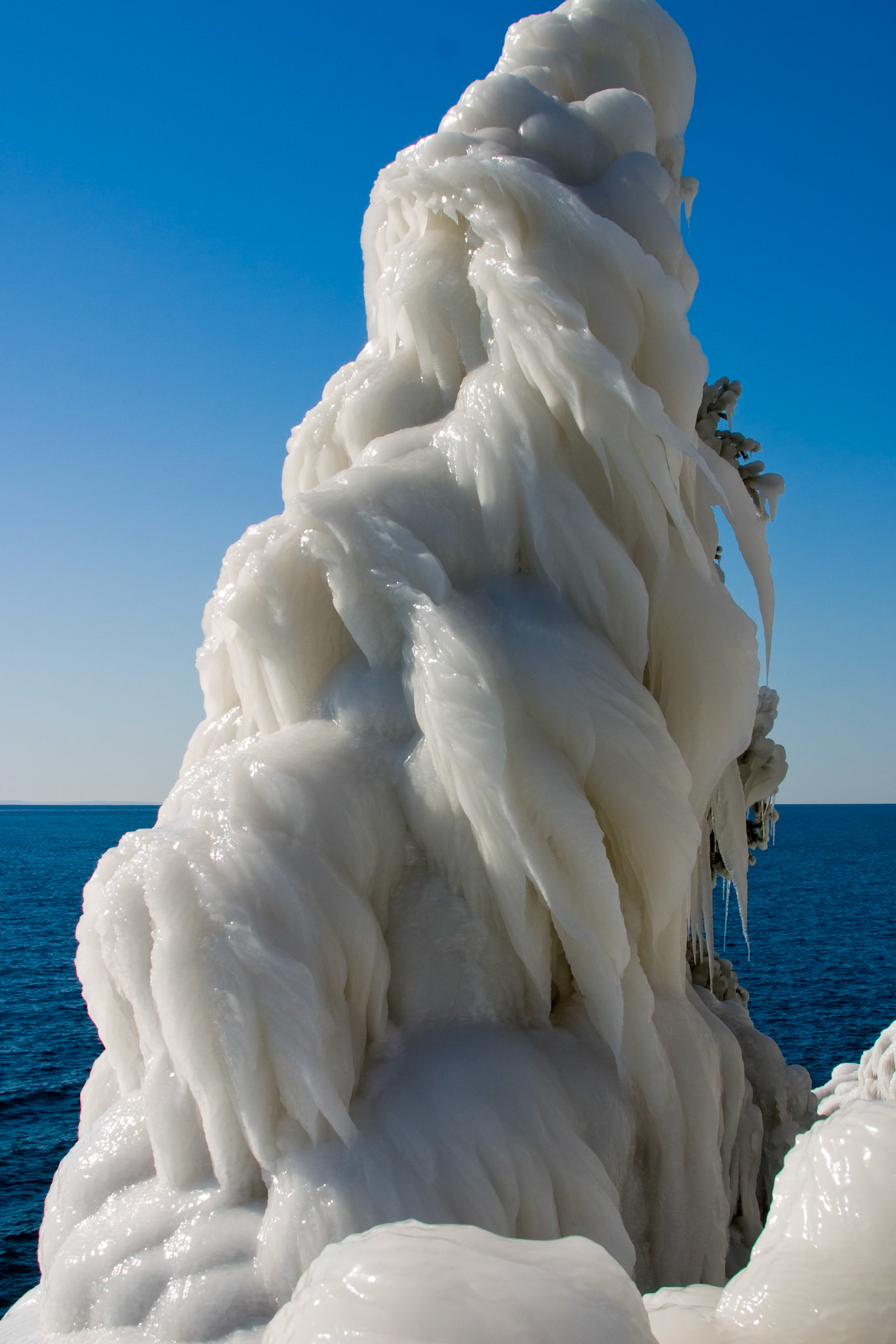Tettegouche is one of Minnesota's most beautiful state parks. It features a mile of Lake Superior coast, including the Baptism River mouth; the river's cascades and falls; four inland lakes; rugged semimountainous reliefs; and an undisturbed northern hardwood forest.