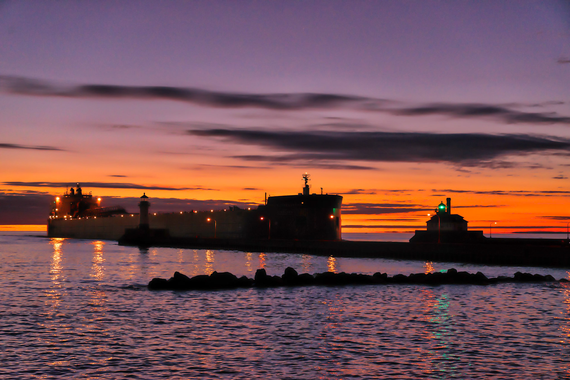 The 1000ft Paul R Tregurtha arrived in Duluth just as the light of dawn was breaking over Lake Superior.