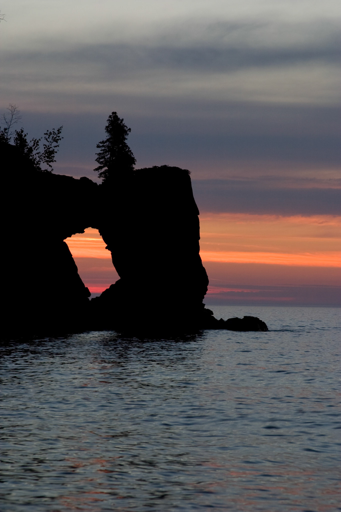 Tettegouche is one of Minnesota's most beautiful state parks. It features a mile of Lake Superior coast, including the Baptism River mouth; the river's cascades and falls; four inland lakes; rugged semimountainous reliefs; and an undisturbed northern hardwood forest.
