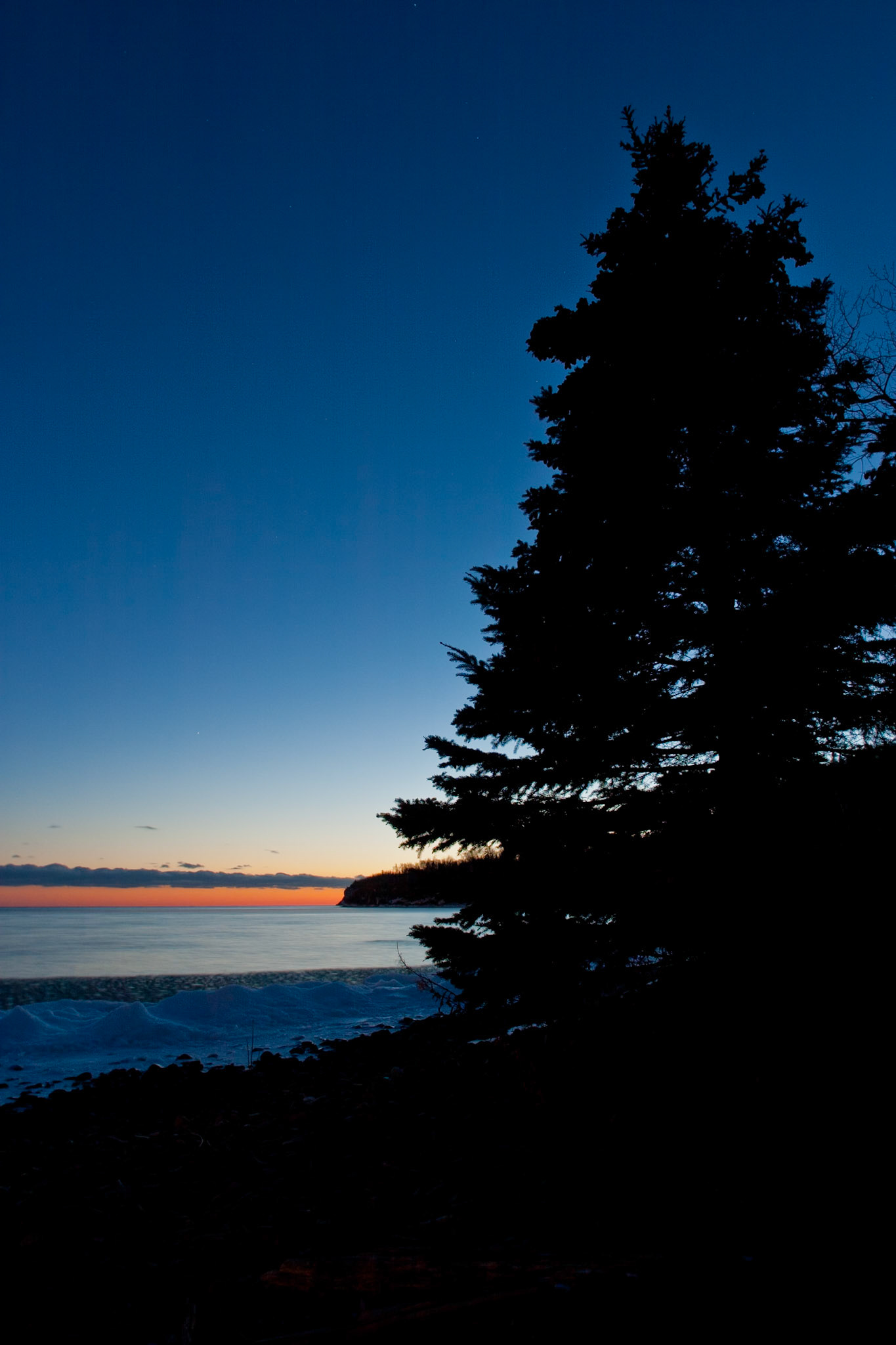 Lake Superior is the laergest freshwater lake in the world.