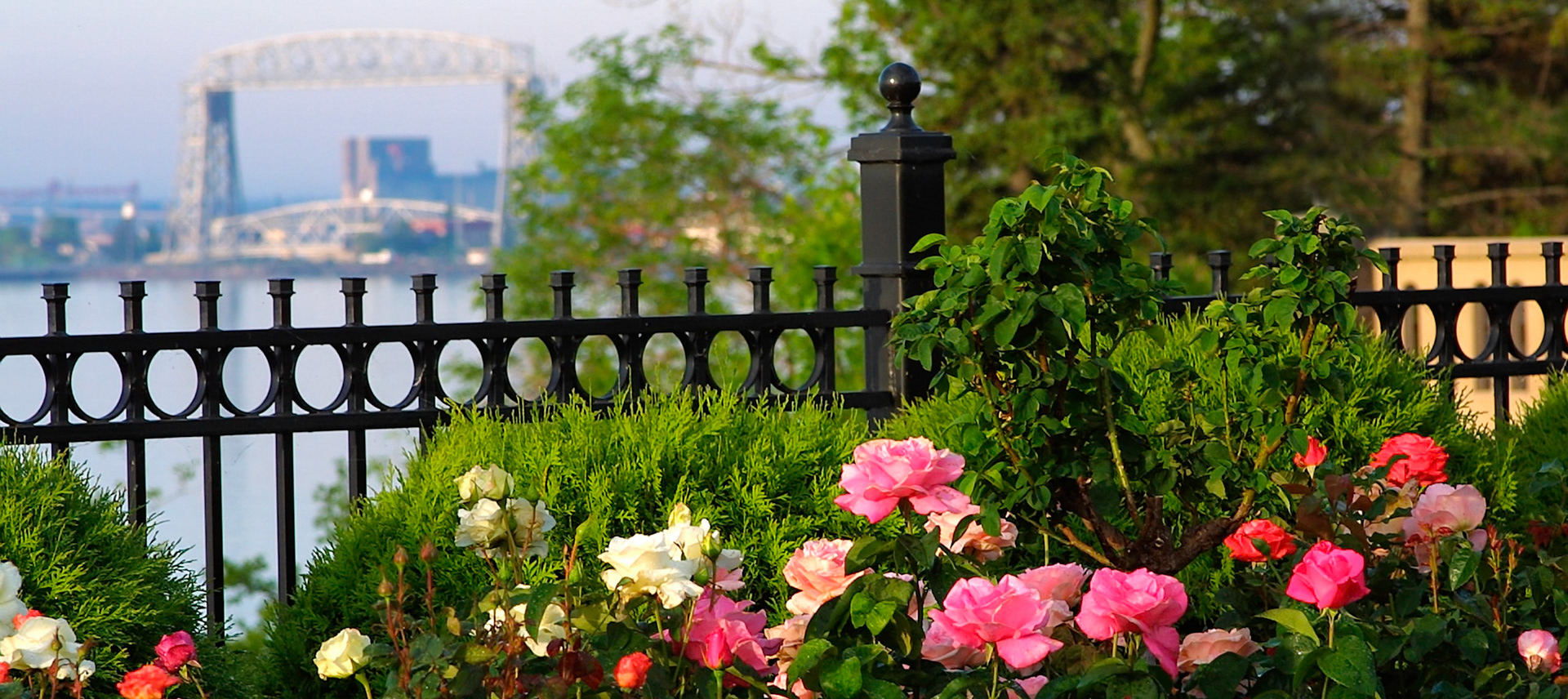 This beautiful park graces the shores of Lake Superior in Duluth. A spectacular extension of Leif Erikson Park, Duluth's Rose Garden offers a beautiful arrangement of more than 3,000 rose bushes and other floral delights. There's also a fountain, a marble gazebo, an herb garden and plenty of benches overlooking the lake.
