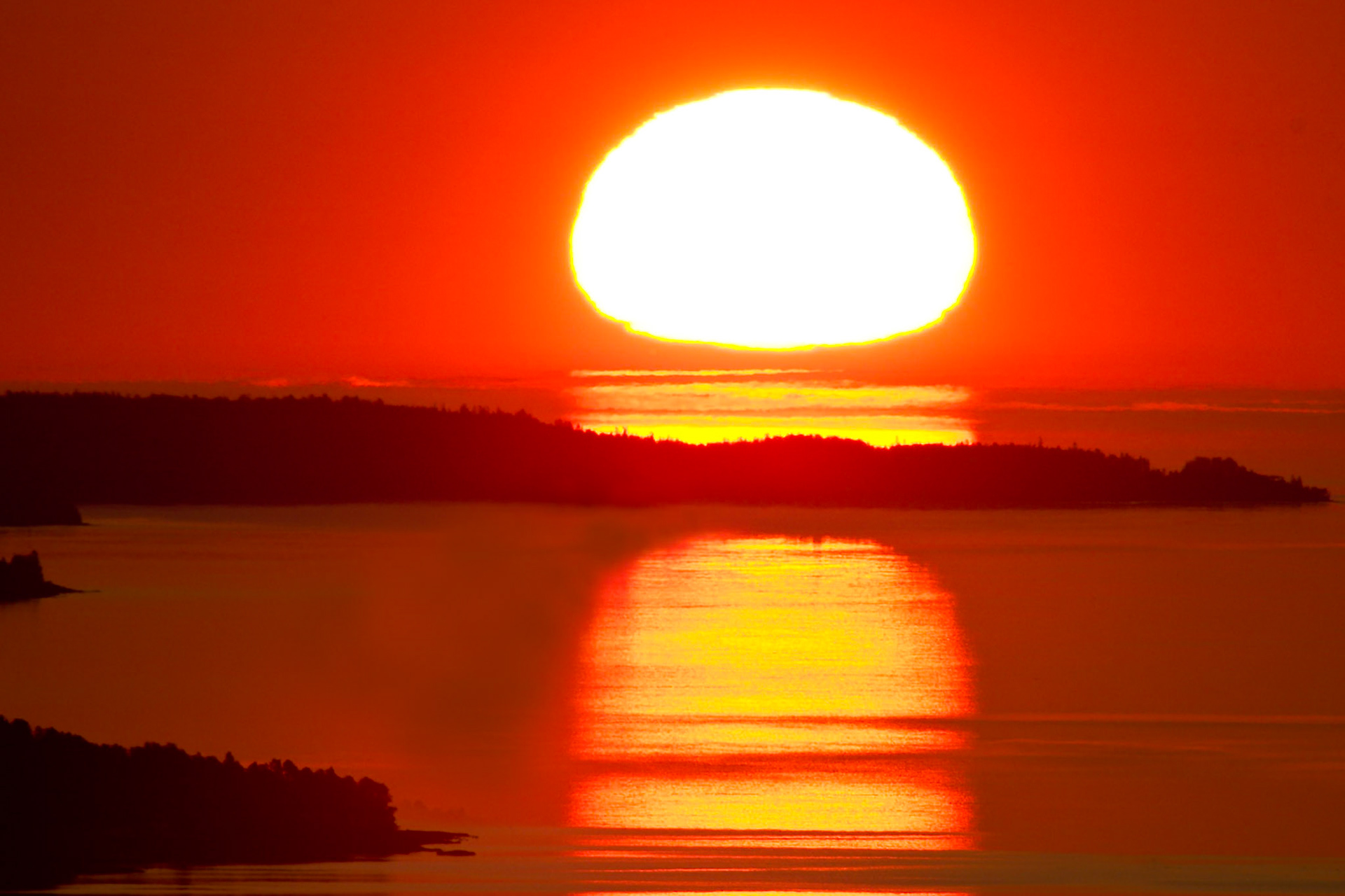 A mid-summer sunrise over Lake Superior and the North Shore near DuluthNature declares the glory of God, and this summer sunrise over the North Shore is an awsome display of the majesty and greatness of Almighty God.