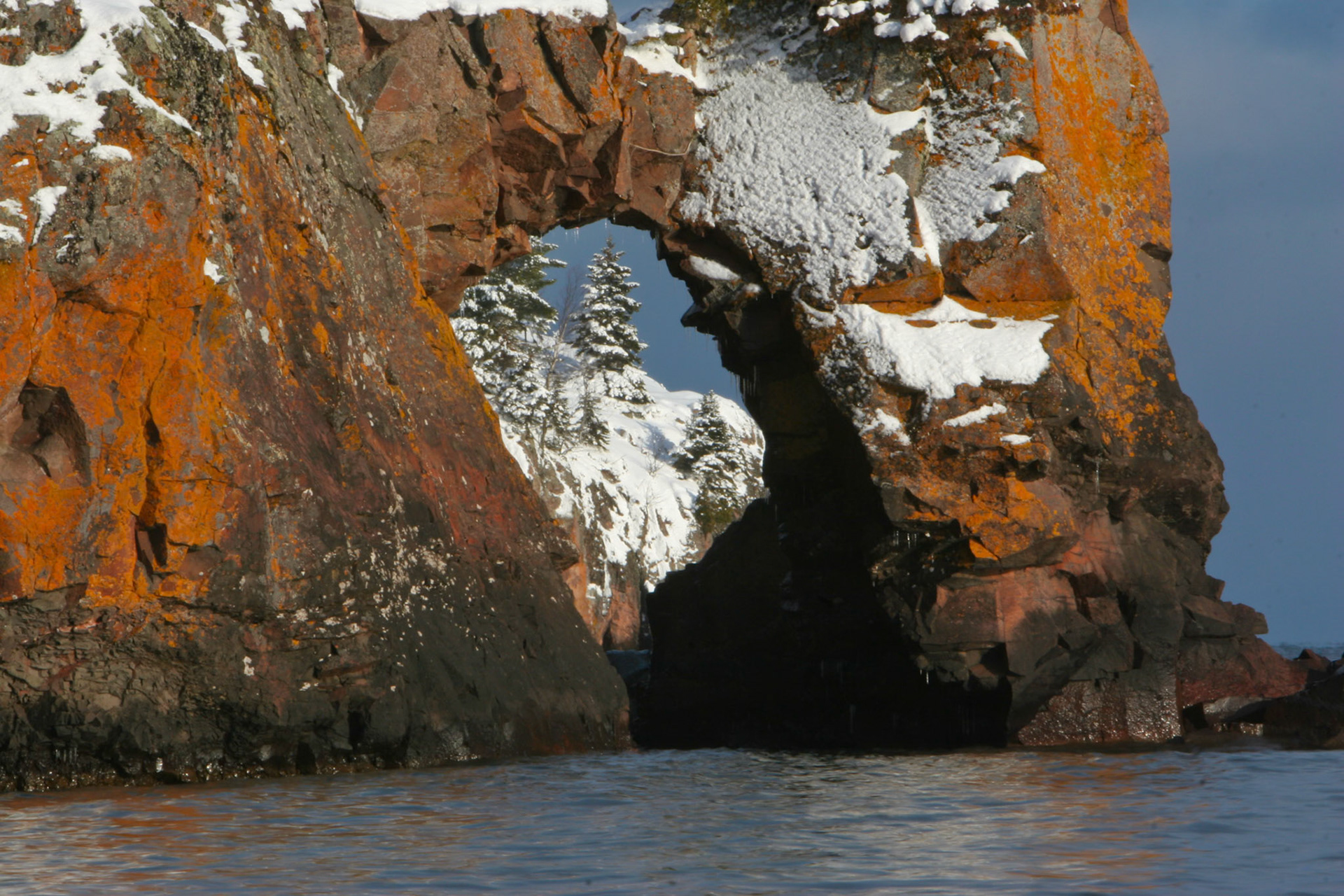 Tettegouche is one of Minnesota's most beautiful state parks. It features a mile of Lake Superior coast, including the Baptism River mouth; the river's cascades and falls; four inland lakes; rugged semimountainous reliefs; and an undisturbed northern hardwood forest.