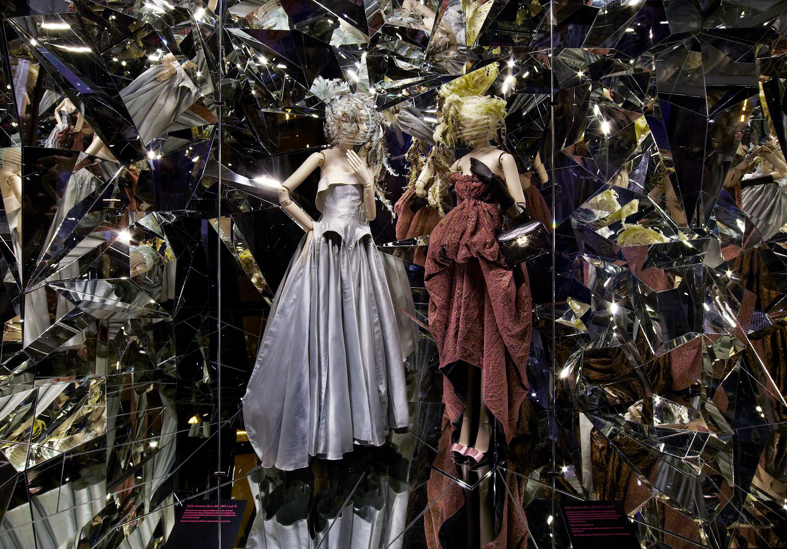 Louis Vuitton / Marc Jacobs - Exhibiting Fashion