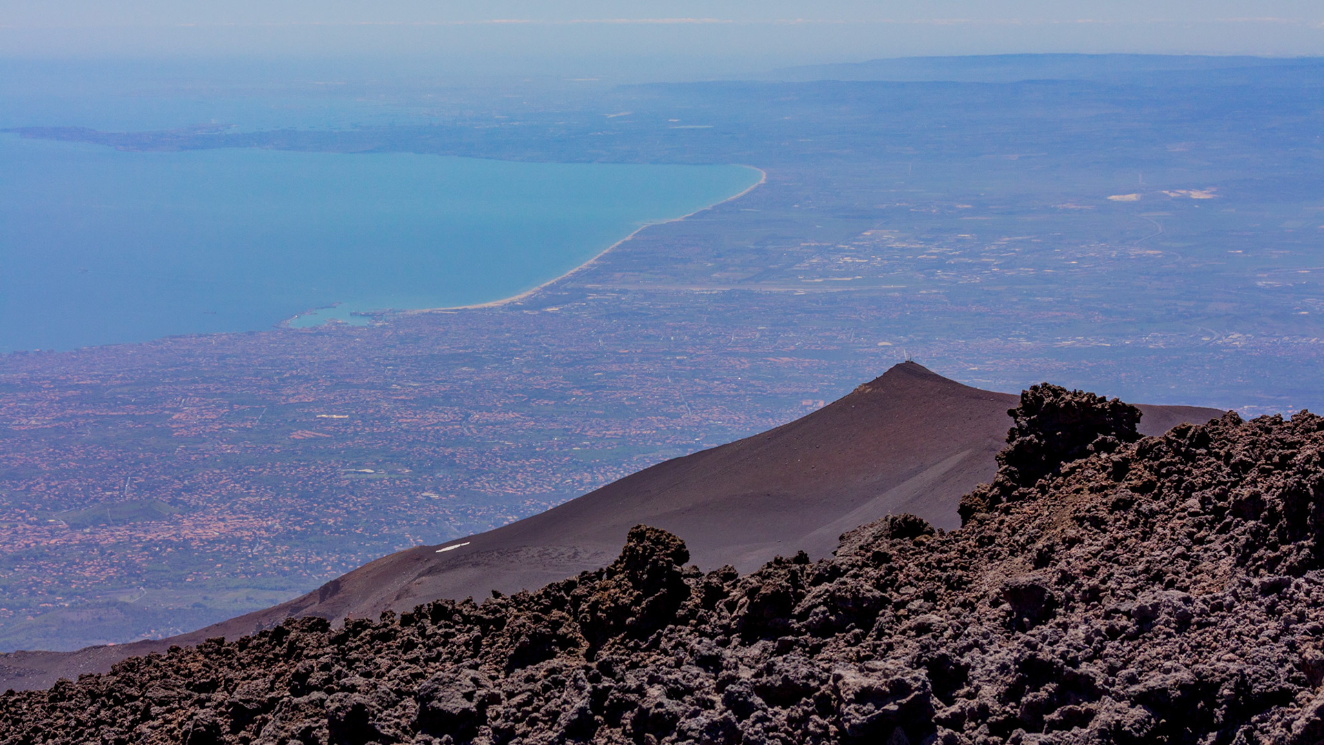 Catane et sa baie, depuis l'Etna