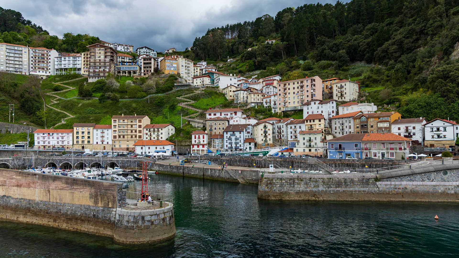 Le village de pêcheurs adossé à la colline - 18 avril 2025