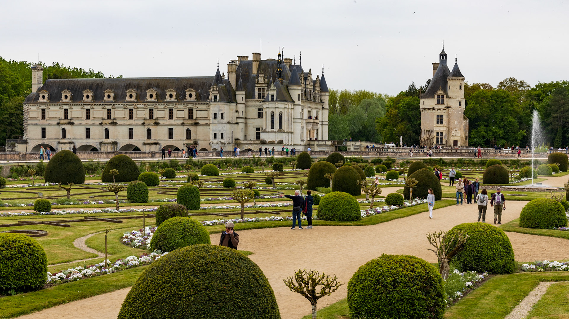 Château de Chenonceau vu depuis le jardin de Diane de Poitiers