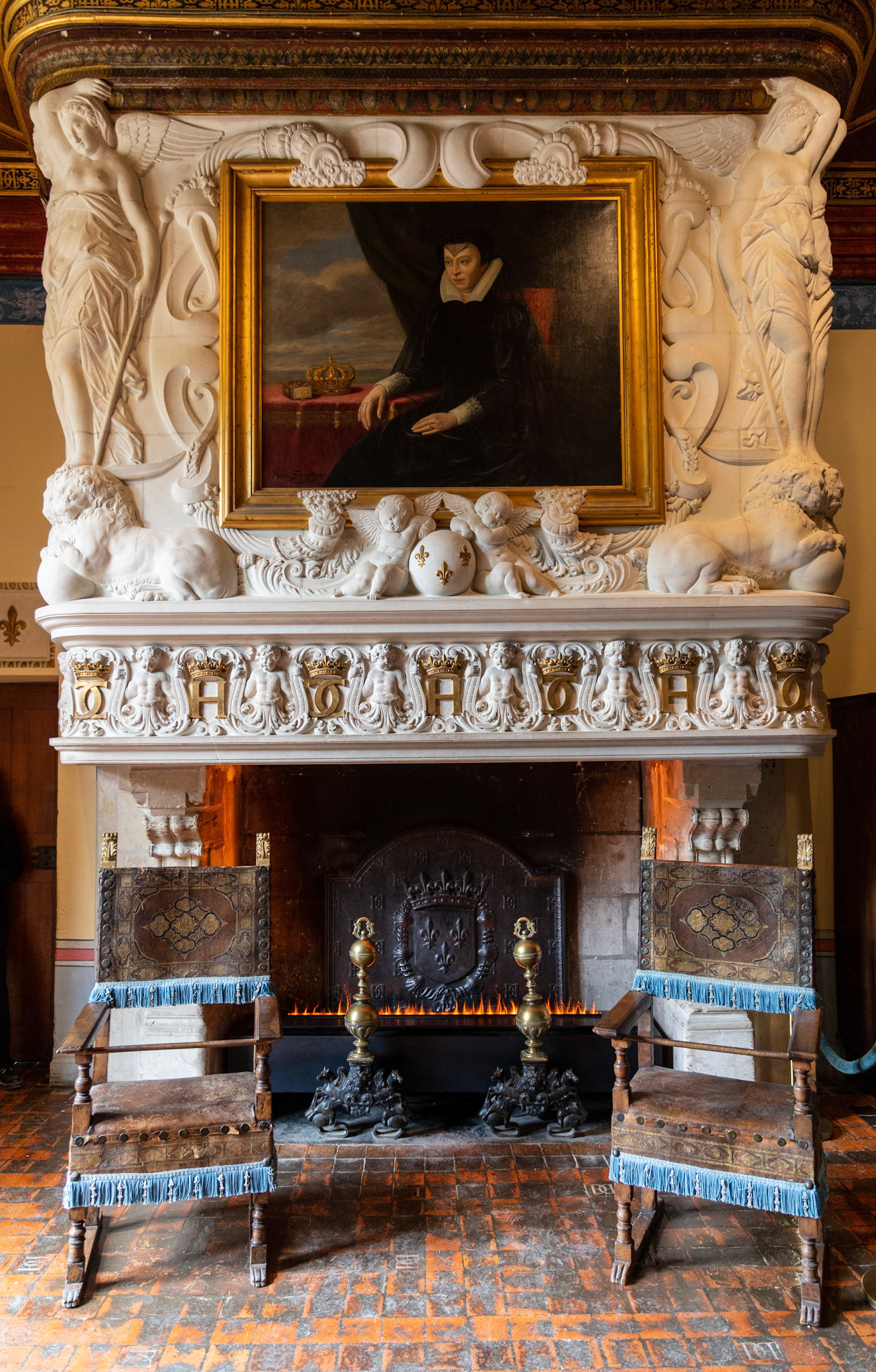 Chambre de Diane de Poitiers - Cheminée de Jean Goujon et portrait de Catherine de Médicis par Henri Sauvage (1901)