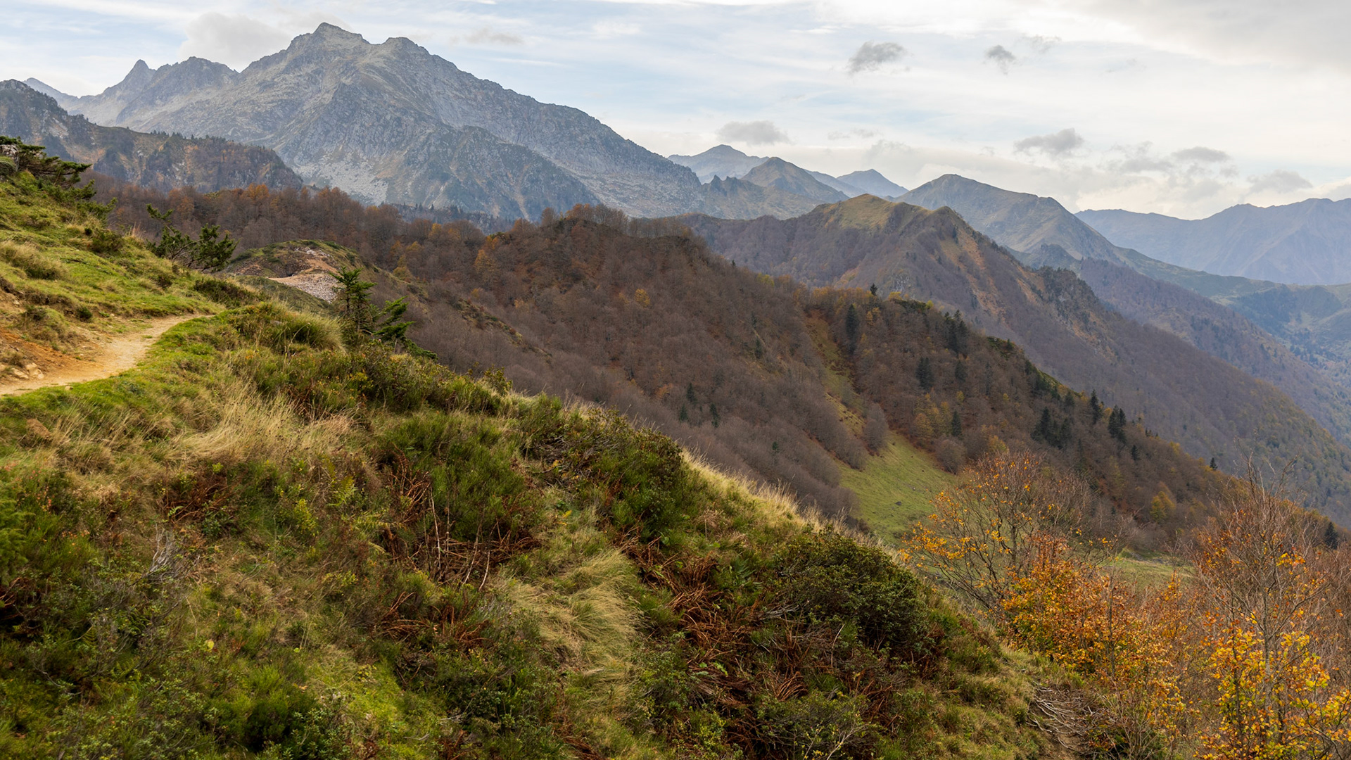 31 octobre 2022 - vue depuis le sentier entre l'Etang de Labant et le Pas de la Portère, Aulus-les-bains, france