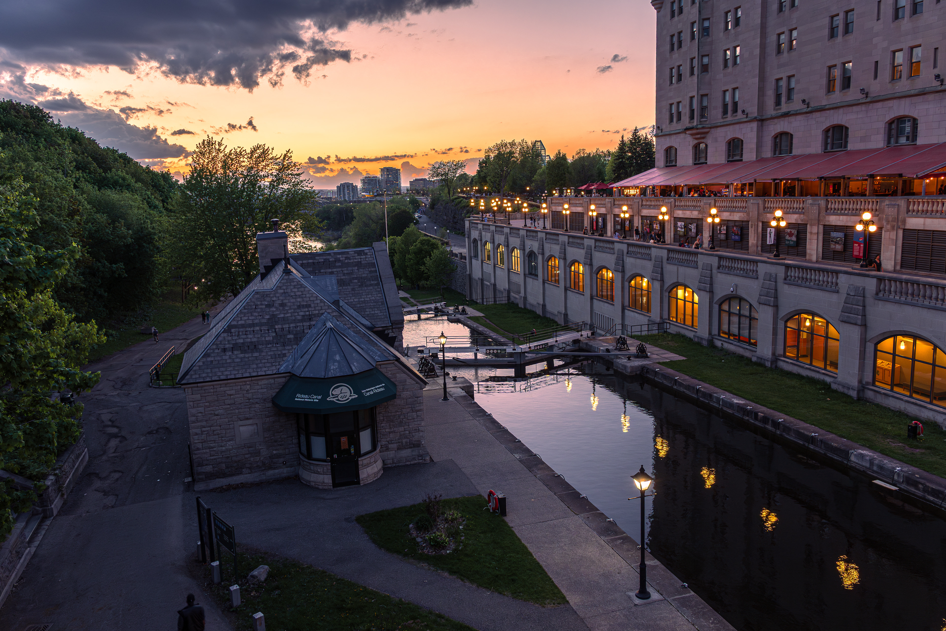 Dusk in the capital. 🌃🇨🇦
