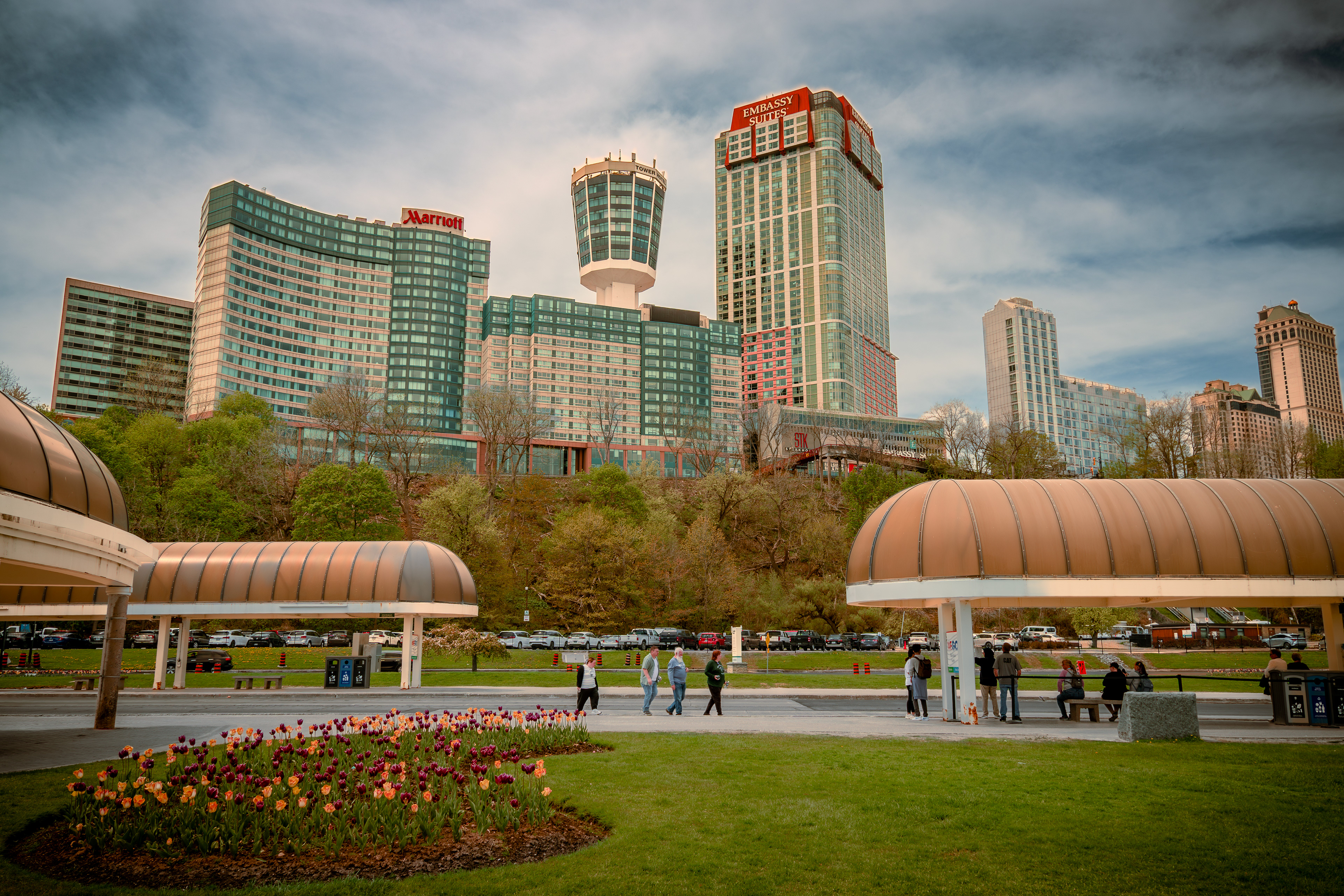 City views and spring hues. ✨