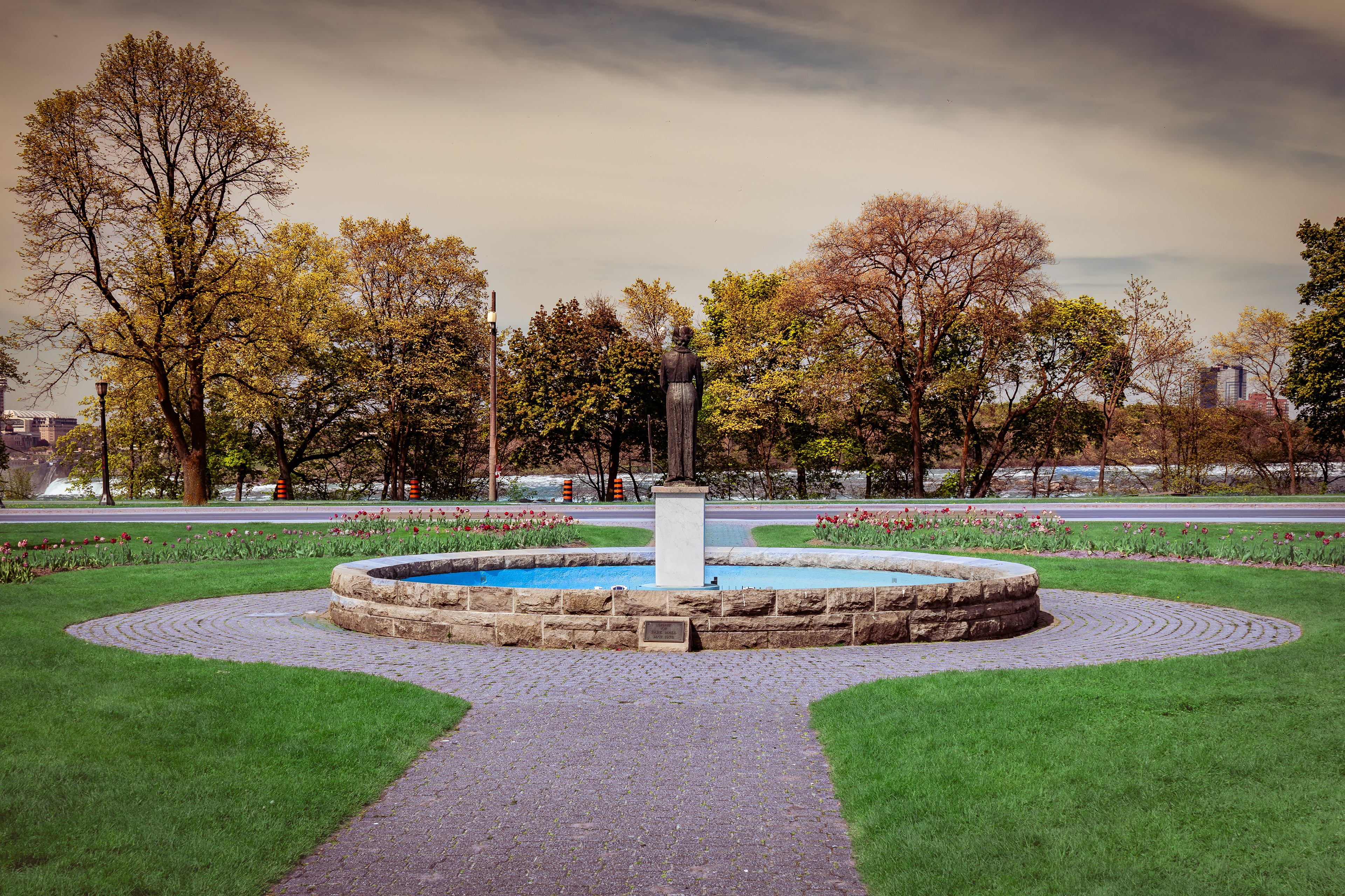 Statue near the Niagara Falls Greenhouse, early spring
