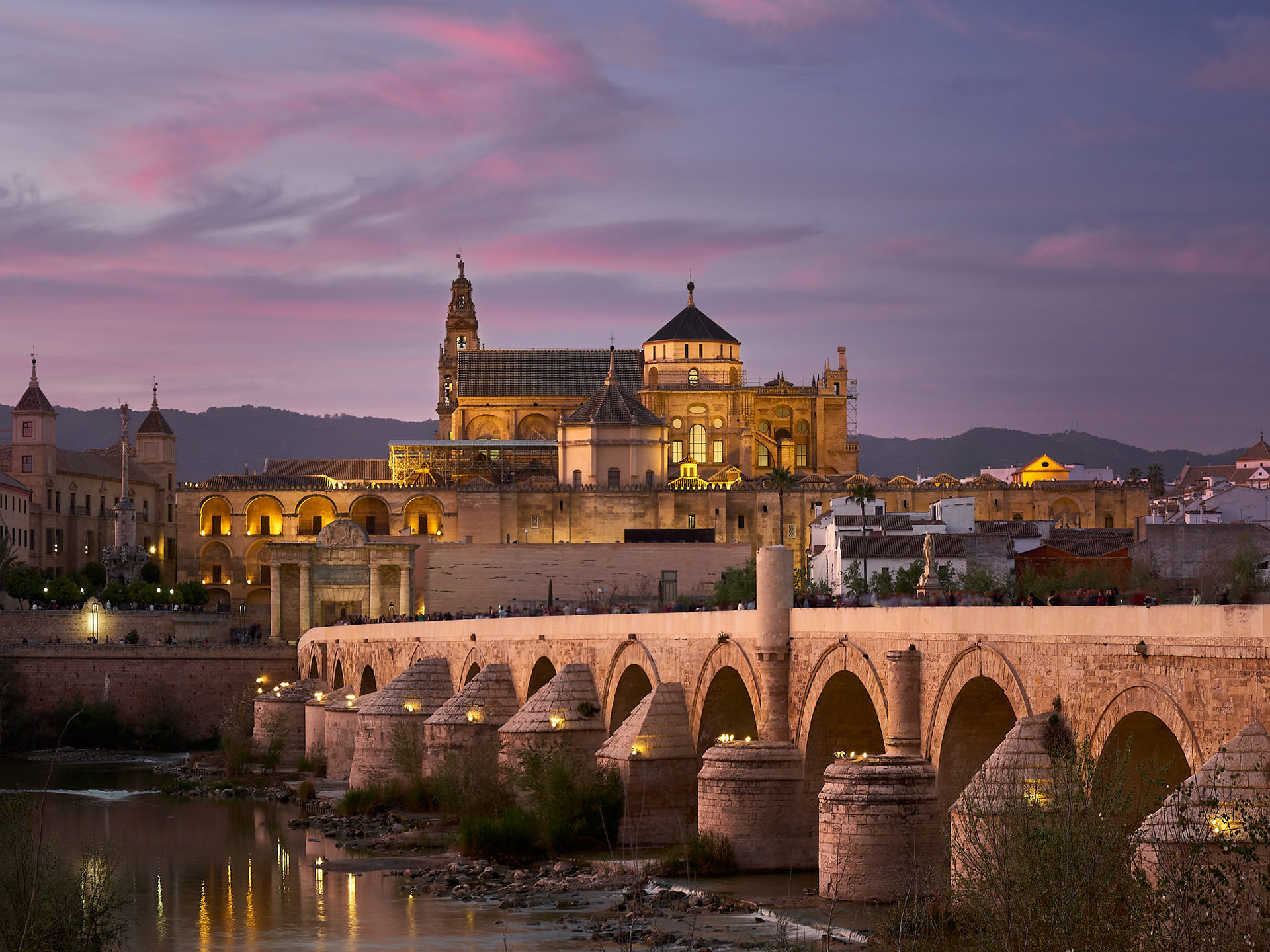 Puente romano y Mezquita (Córdoba, España)