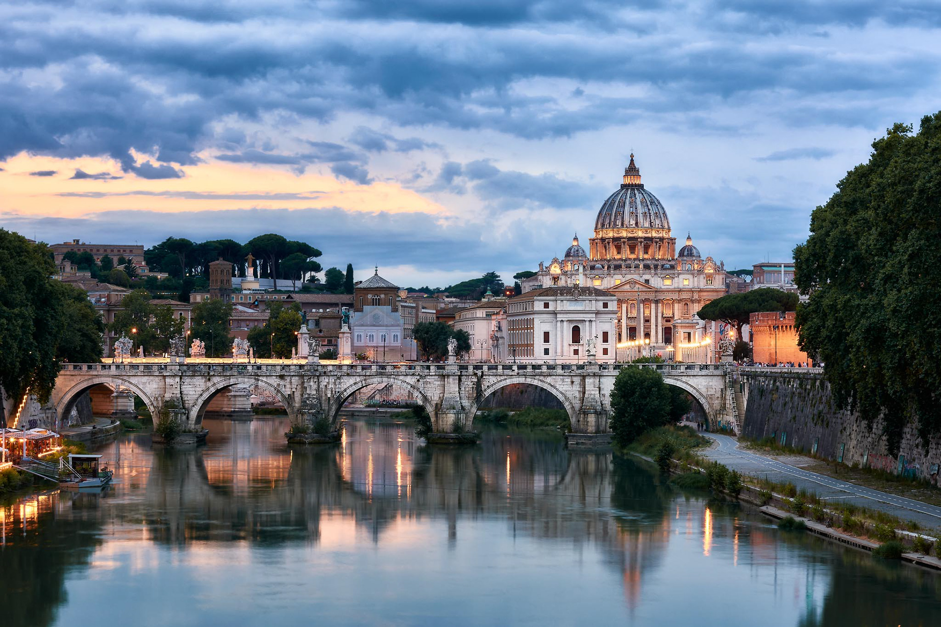 Ponte Sant'Angelo y Basílica de San Pedro (Roma, Italia)