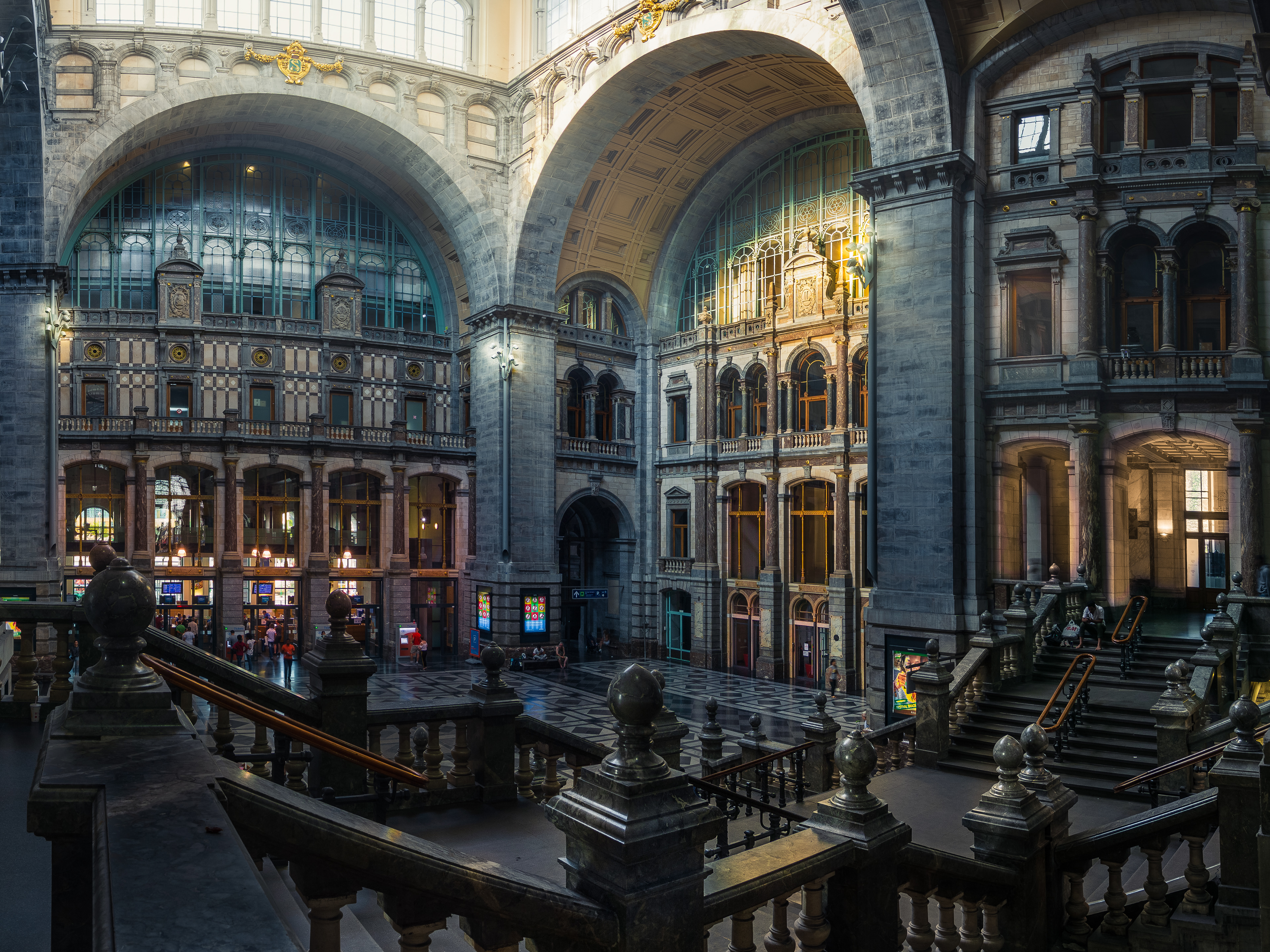 Estación de trenes de Amberes (Amberes, Bélgica)