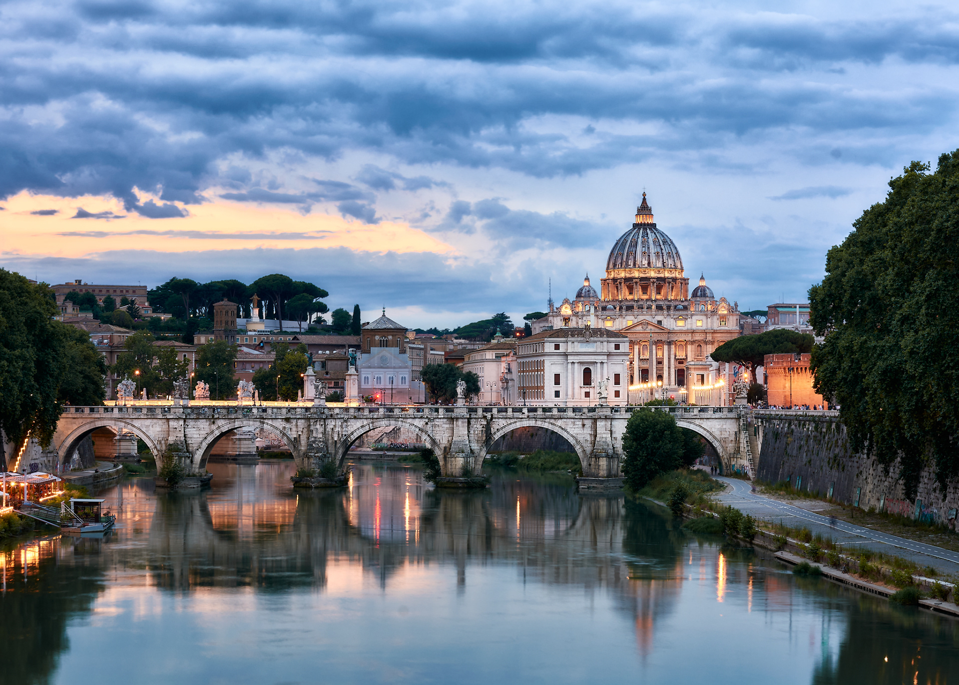 Ponte Sant'Angelo y Basílica de San Pedro (Roma, Italia)