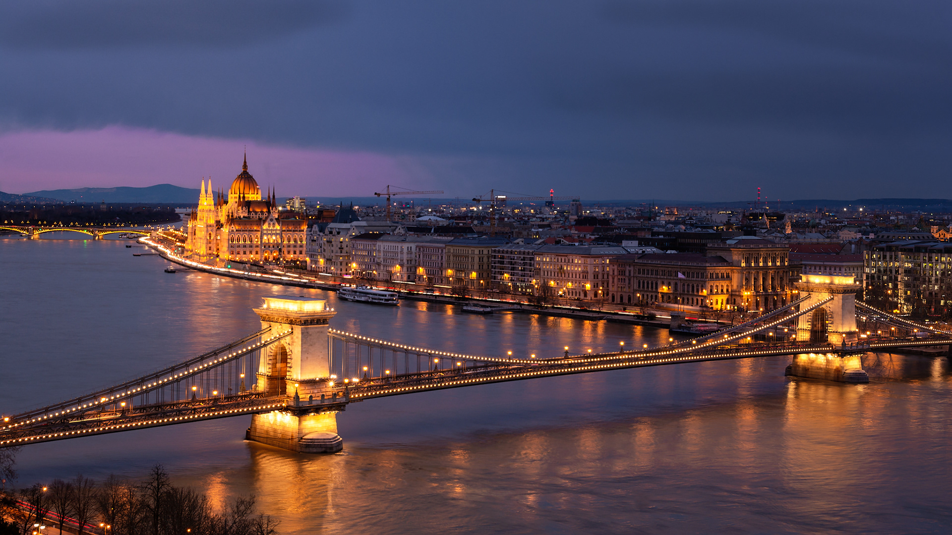 Puente de las Cadenas y Parlamento (Budapest, Hungría)