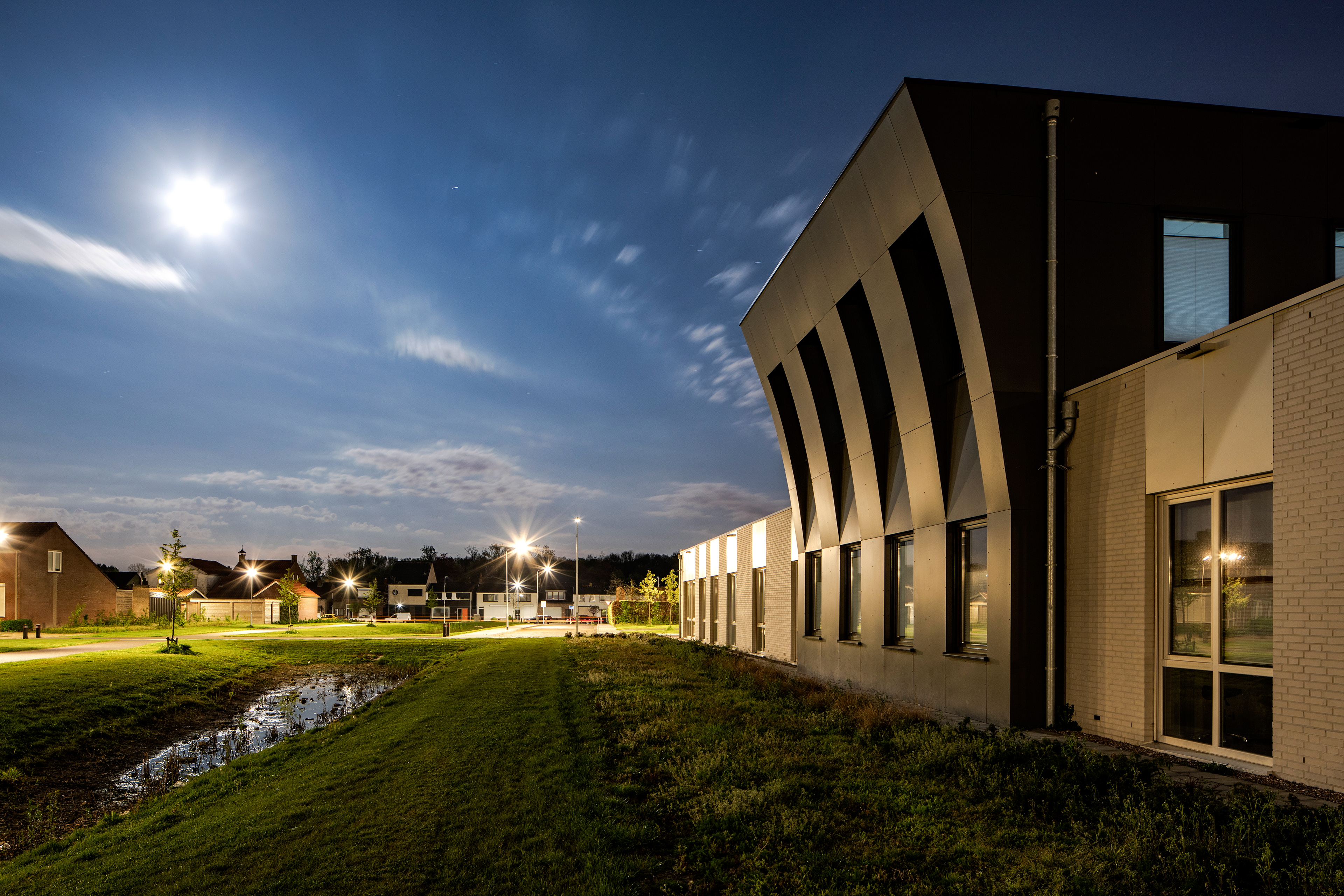 Gebouw ontwerp: www.amadiscruz.com  