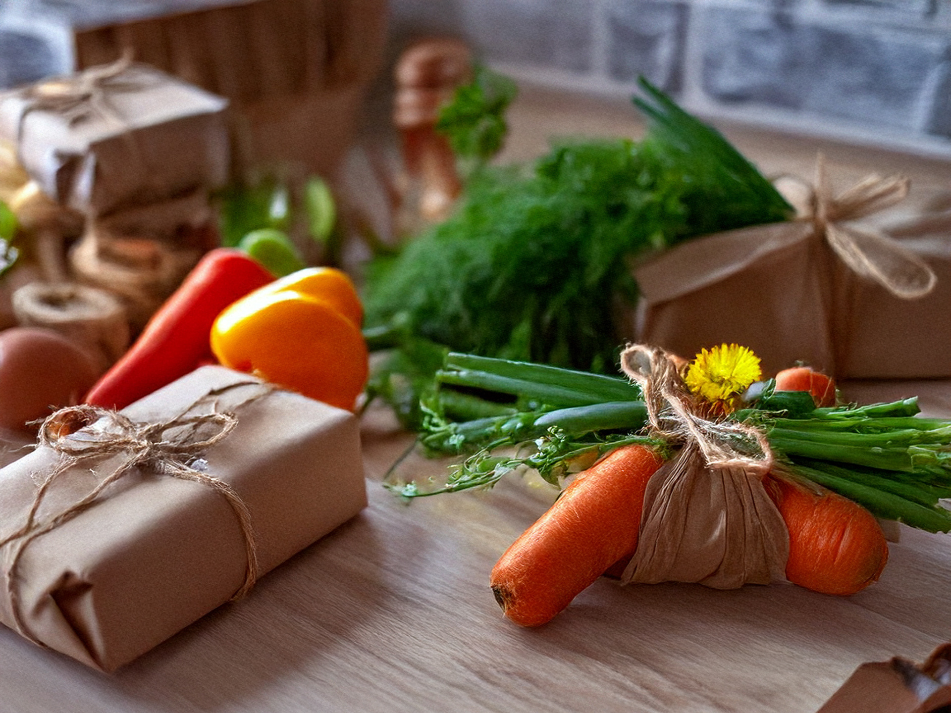 schön verpackte Päckchen in denen Gemüse verpackt wurde