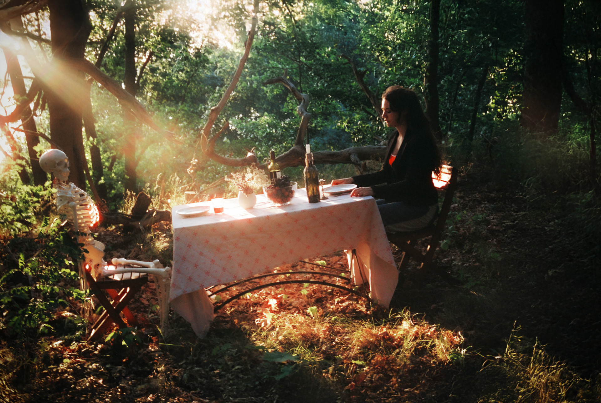 Nina Caroline - Radio Silent Set Photo