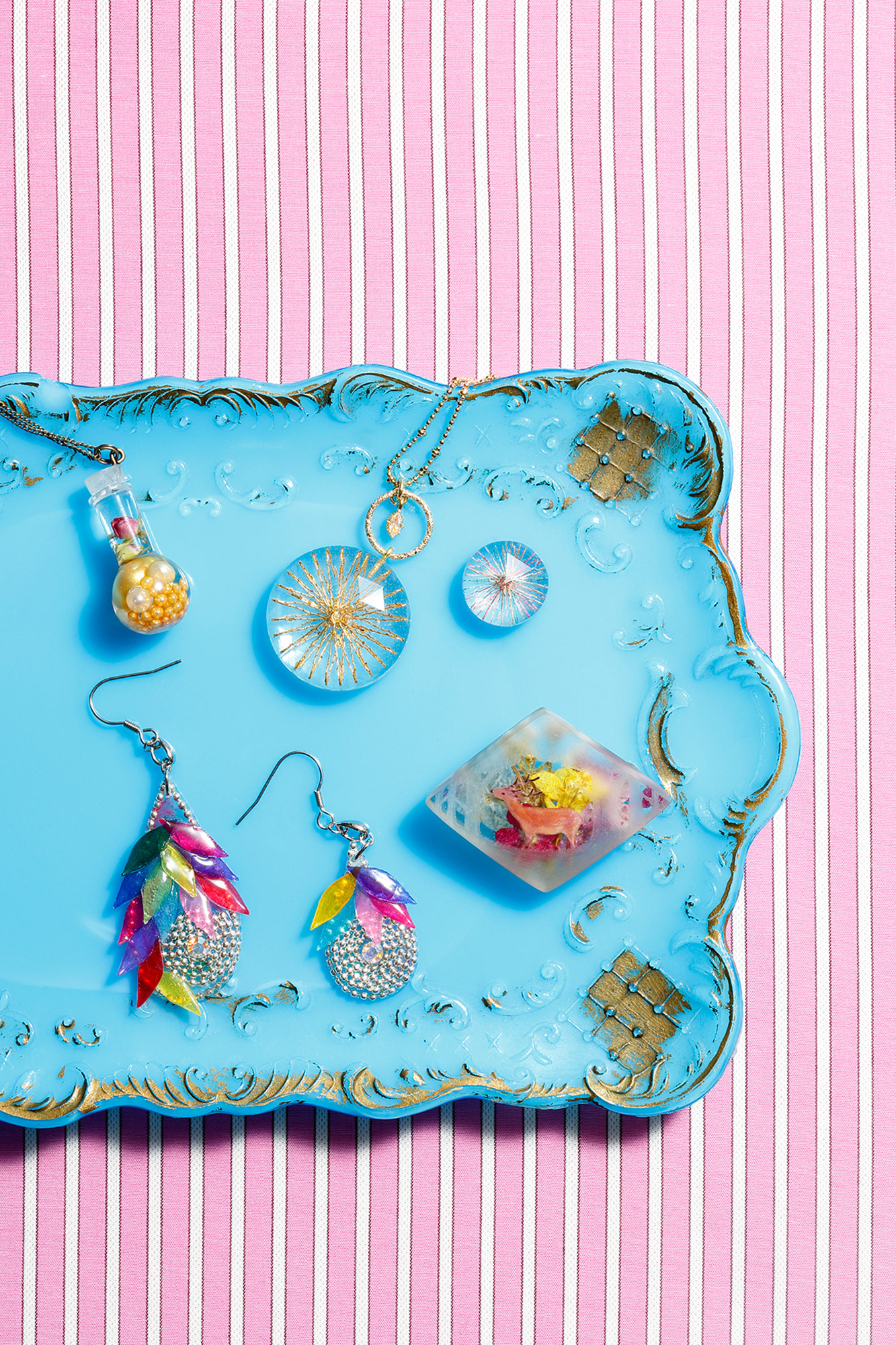 アクセサリー作りのためのレジンの教科書|熊崎 堅一監修 Photo : Rika Wada