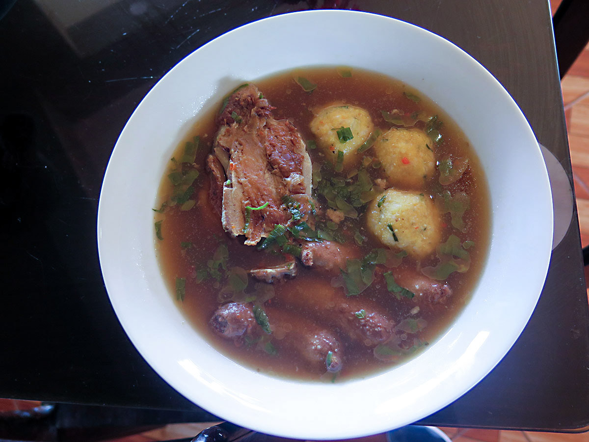 Sopa de pelotas de arroz