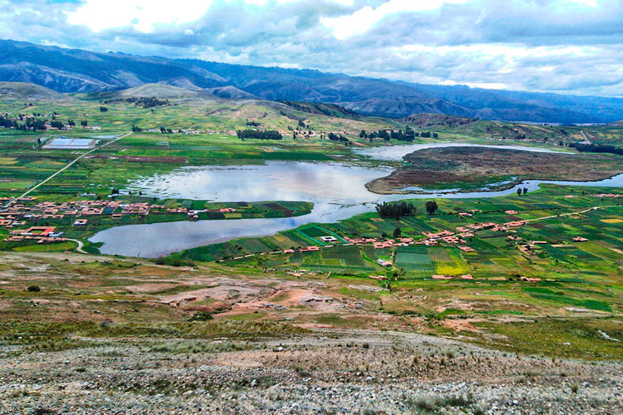 Vista panorámica de la laguna del anexo de Tragadero Jauja