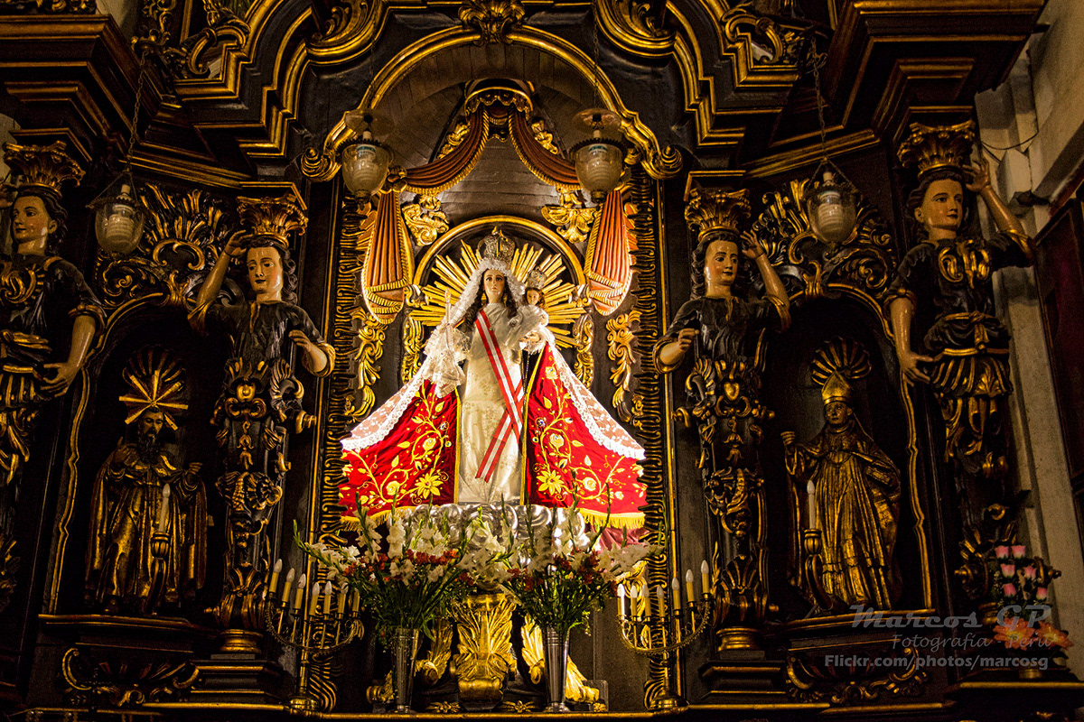 Miles de devotos venerando a la Virgen de Chapi