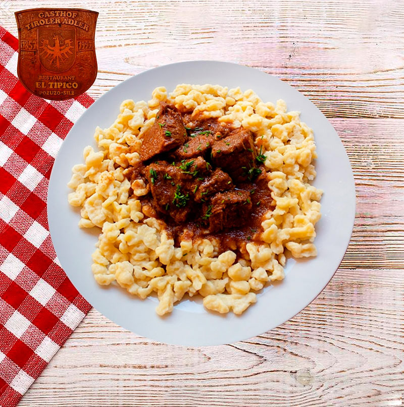Gulash-con-Spätzle