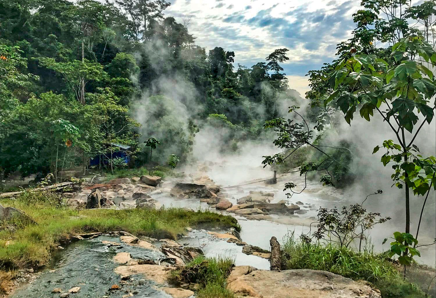 RÍO DE AGUAS TERMANLES MAYANTAYACU