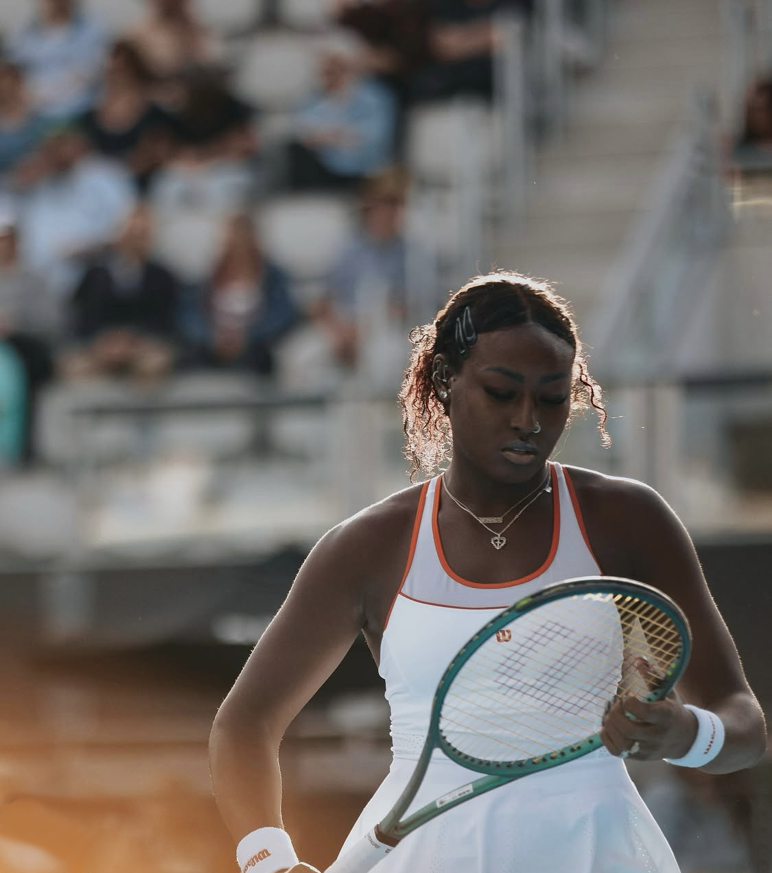 Thin pop piping and binding for classic tennis detailing.